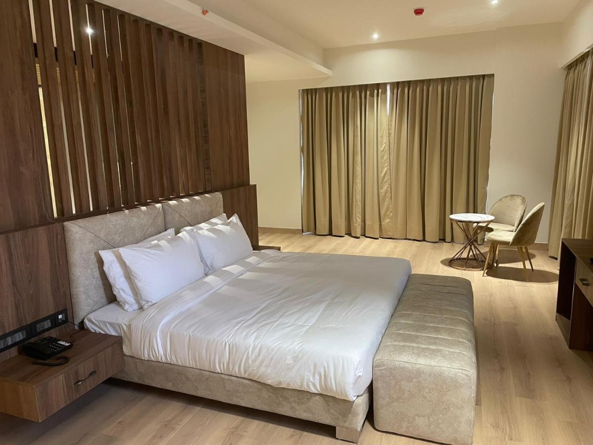 Hotel Dayal Gateway Lucknow Esterno foto