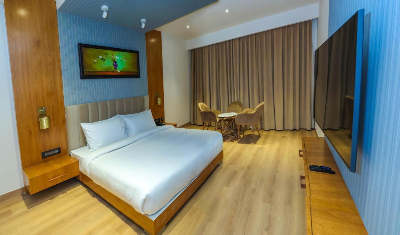Hotel Dayal Gateway Lucknow Esterno foto