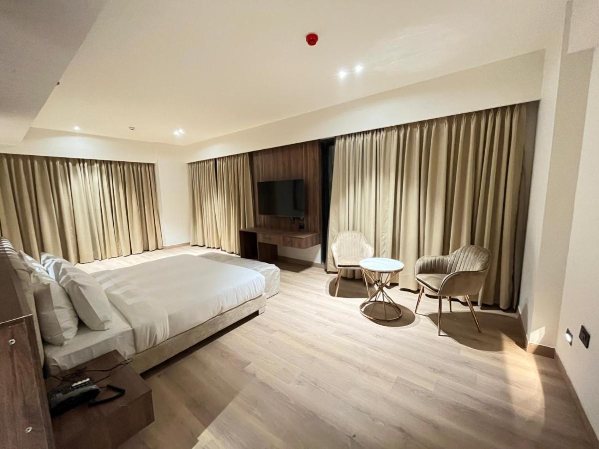 Hotel Dayal Gateway Lucknow Esterno foto