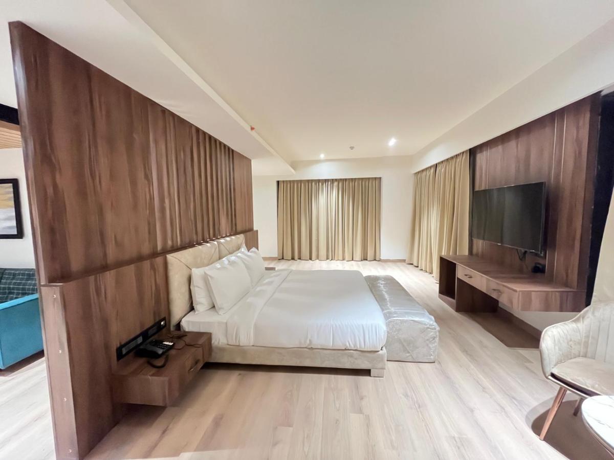 Hotel Dayal Gateway Lucknow Esterno foto