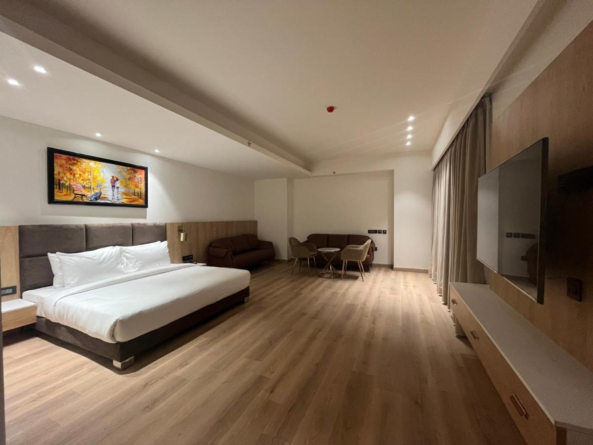 Hotel Dayal Gateway Lucknow Esterno foto