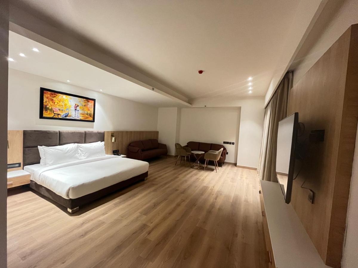 Hotel Dayal Gateway Lucknow Esterno foto